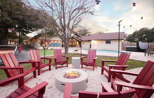 5-bedroom rental at 107 Wickford Way in Castle Hills, TX — photo 2