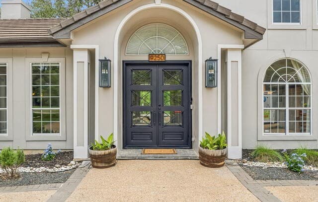 5-bedroom rental at 9250 Marymont Park in San Antonio, TX — photo 2