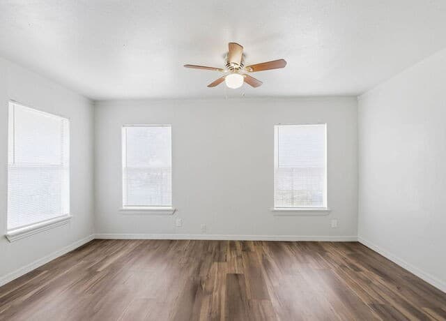 2-bedroom rental at 2014 Hays St in San Antonio, TX — photo 2