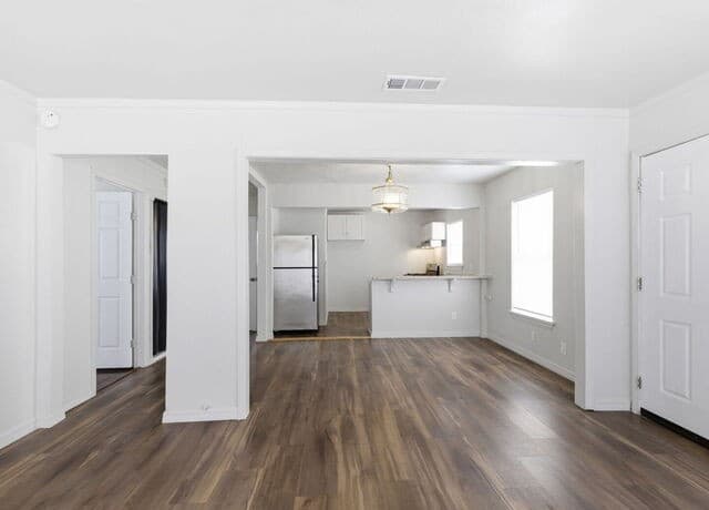 2-bedroom rental at 2014 Hays St in San Antonio, TX — photo 3