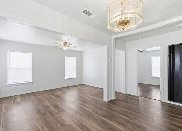 2-bedroom rental at 2014 Hays St in San Antonio, TX — photo 5