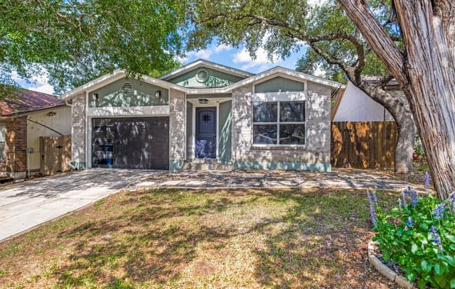 3-bedroom rental at 12915 Hunters Moon in San Antonio, TX — photo 1