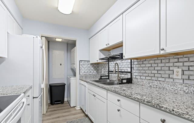 2-bedroom rental at 7701 Wurzbach Rd Unit 1405 in San Antonio, TX — photo 2