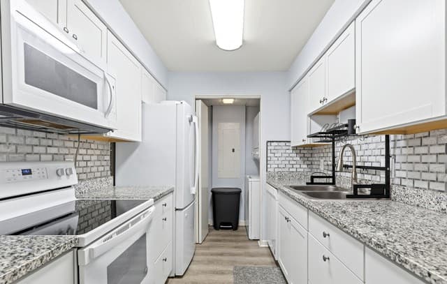 2-bedroom rental at 7701 Wurzbach Rd Unit 1405 in San Antonio, TX — photo 4