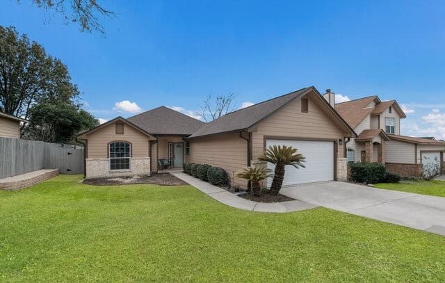 3-bedroom rental at 5390 Chestnut View in San Antonio, TX — photo 1