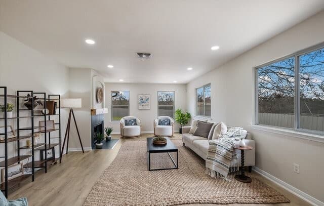 3-bedroom rental at 5390 Chestnut View in San Antonio, TX — photo 2