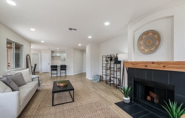 3-bedroom rental at 5390 Chestnut View in San Antonio, TX — photo 3