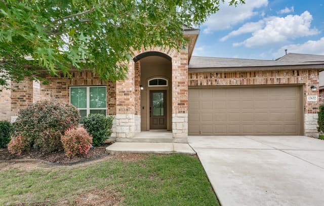 4-bedroom rental at 13632 Mcbride Bend in San Antonio, TX — photo 1