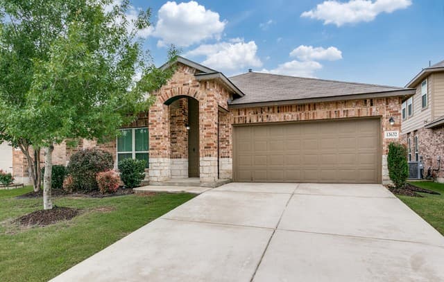 4-bedroom rental at 13632 Mcbride Bend in San Antonio, TX — photo 3