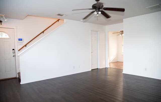 3-bedroom rental at 1603 Mira Vista in San Antonio, TX — photo 3
