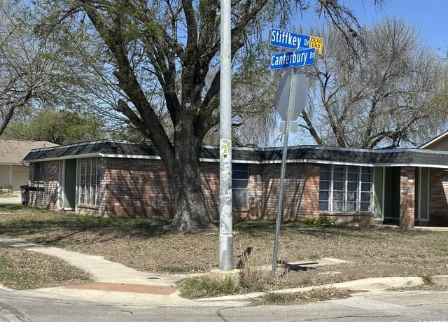 rental at 5738 Harefield in San Antonio, TX — photo 1