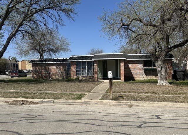 rental at 5738 Harefield in San Antonio, TX — photo 3
