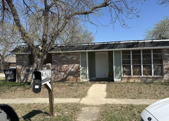rental at 5738 Harefield in San Antonio, TX — photo 4