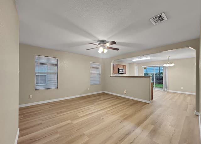 3-bedroom rental at 12215 Glendale in San Antonio, TX — photo 3