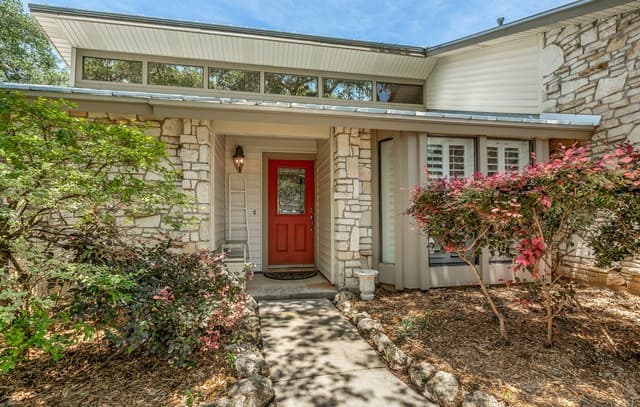 3-bedroom rental at 9327 Wickheather St in San Antonio, TX — photo 3