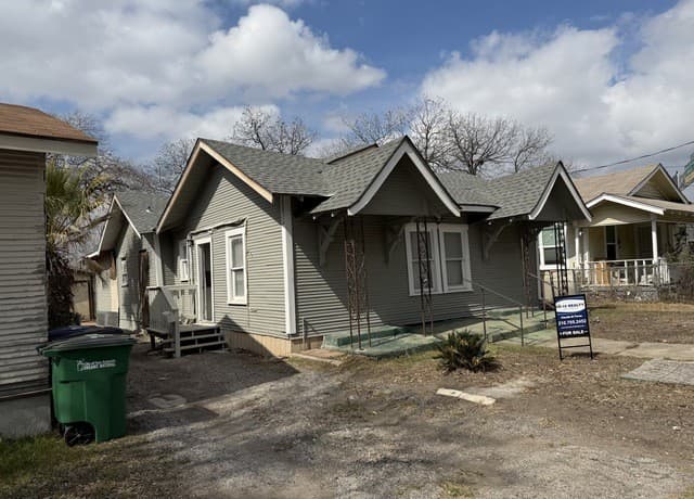 3-bedroom rental at 105 Heflin in San Antonio, TX — photo 1