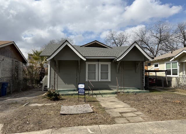 3-bedroom rental at 105 Heflin in San Antonio, TX — photo 2