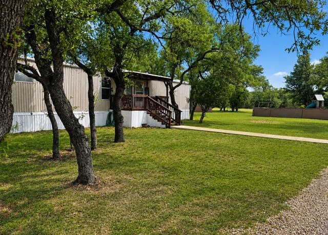2-bedroom rental at 701 Lakeshore Ln in Bandera, TX — photo 1
