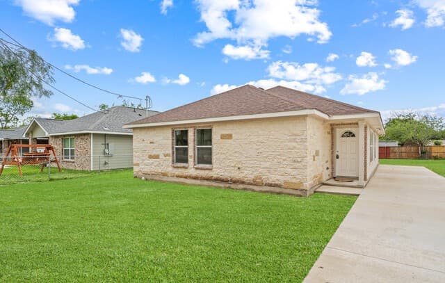 4-bedroom rental at 9446 Strech Ave in San Antonio, TX — photo 1