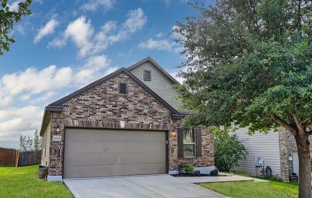 3-bedroom rental at 13335 Loma Sierra in San Antonio, TX — photo 1