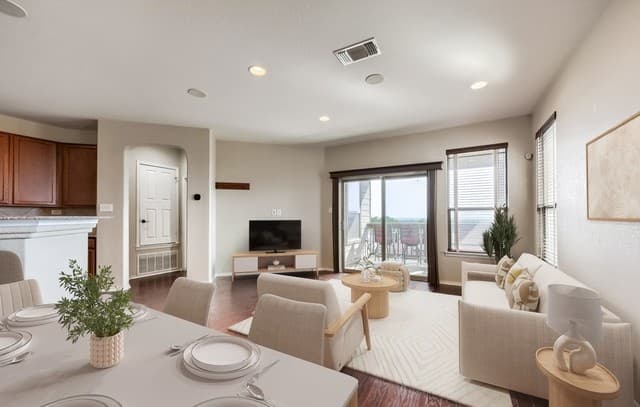 3-bedroom rental at 13335 Loma Sierra in San Antonio, TX — photo 3