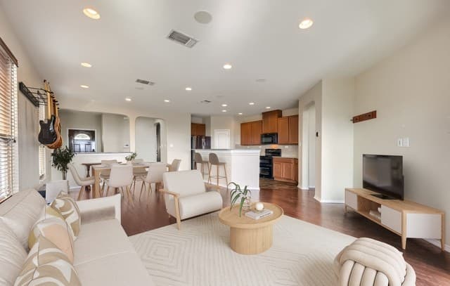 3-bedroom rental at 13335 Loma Sierra in San Antonio, TX — photo 5