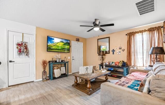 3-bedroom rental at 4446 Grassland Pass in San Antonio, TX — photo 5