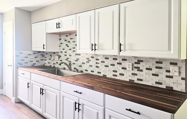 4-bedroom rental at 5907 Cliffmore Dr in San Antonio, TX — photo 2