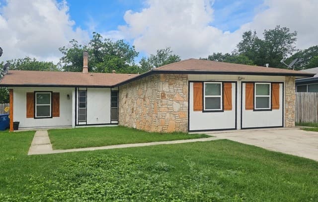 4-bedroom rental at 5907 Cliffmore Dr in San Antonio, TX — photo 3