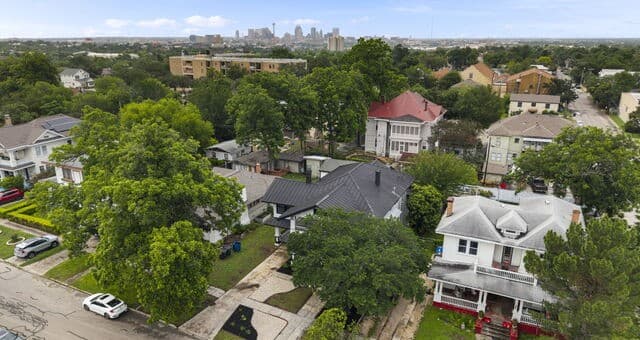 rental at 940 W Mulberry in San Antonio, TX — photo 2