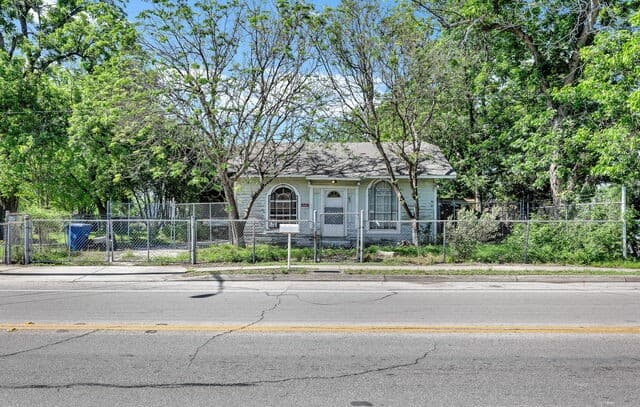3-bedroom rental at 1346 Kirk Pl in San Antonio, TX — photo 1