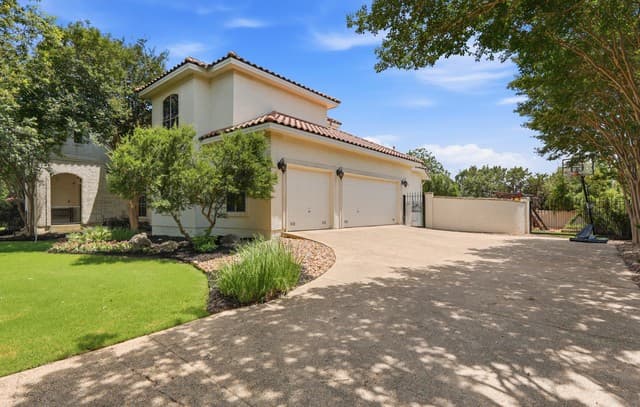 4-bedroom rental at 2034 Sauvignon in San Antonio, TX — photo 2