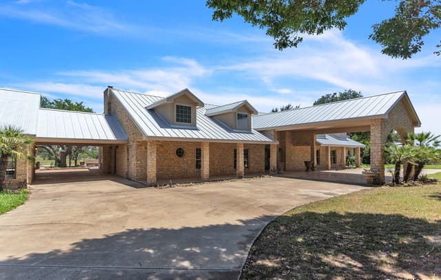 6-bedroom rental at 2234 Highway 90 W in Castroville, TX — photo 3
