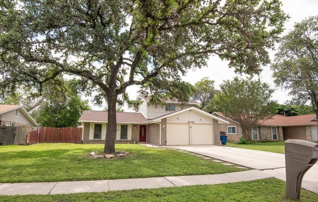 3-bedroom rental at 12122 Cherry Blossom St in San Antonio, TX — photo 2