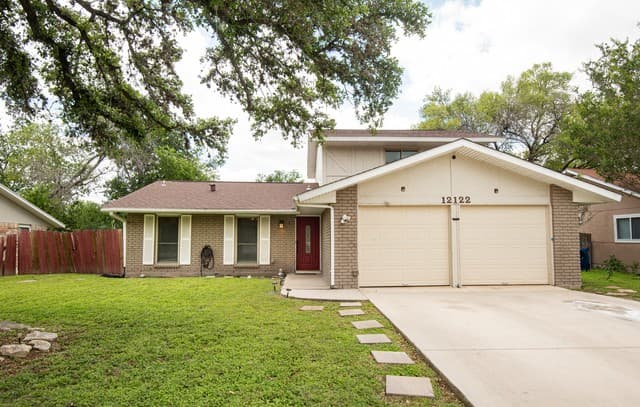 3-bedroom rental at 12122 Cherry Blossom St in San Antonio, TX — photo 3