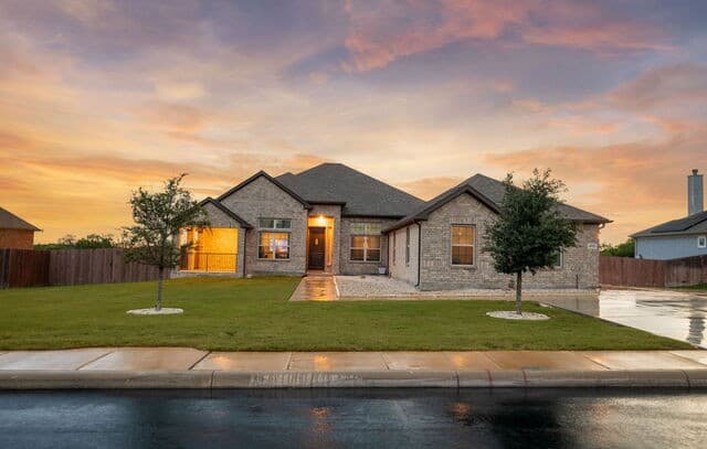 4-bedroom rental at 4915 Hunters Cv in St Hedwig, TX — photo 2