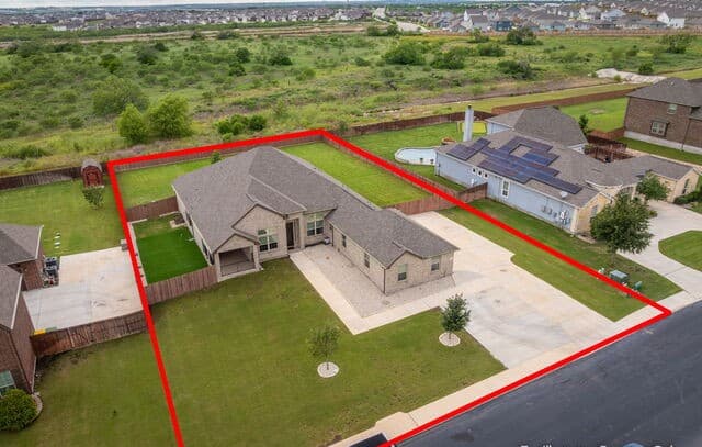 4-bedroom rental at 4915 Hunters Cv in St Hedwig, TX — photo 3