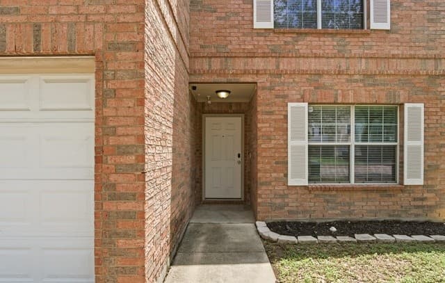 3-bedroom rental at 6734 Tezel Oaks in San Antonio, TX — photo 2