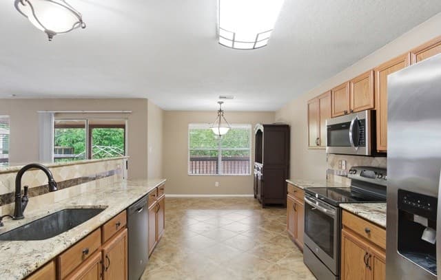 3-bedroom rental at 6734 Tezel Oaks in San Antonio, TX — photo 5