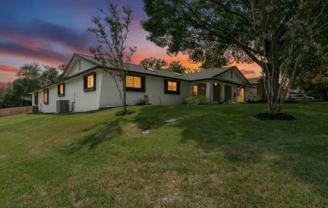 5-bedroom rental at 102 Silver Spgs in Universal City, TX — photo 3