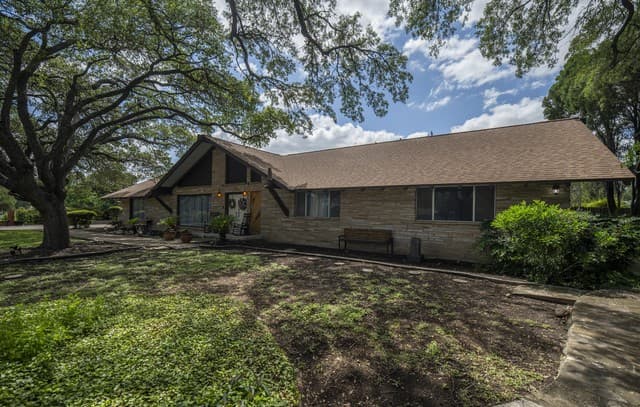5-bedroom rental at 101 Glentower Dr in San Antonio, TX — photo 1