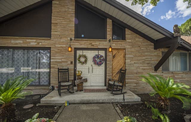 5-bedroom rental at 101 Glentower Dr in San Antonio, TX — photo 4