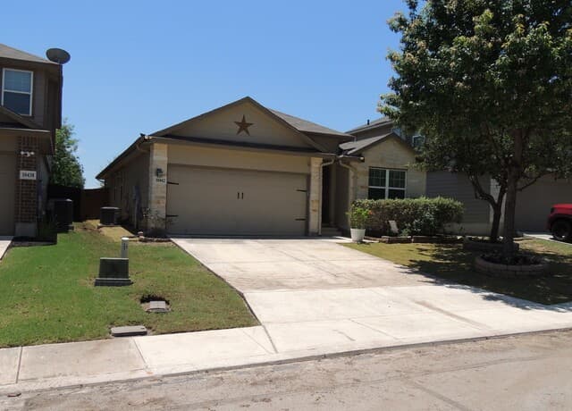 3-bedroom rental at 10442 Rhyder Rdg in San Antonio, TX — photo 3