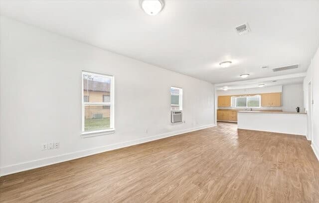 3-bedroom rental at 1408 8th St in Floresville, TX — photo 4