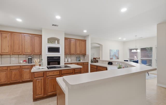 4-bedroom rental at 13515 Bluffton Park in San Antonio, TX — photo 4