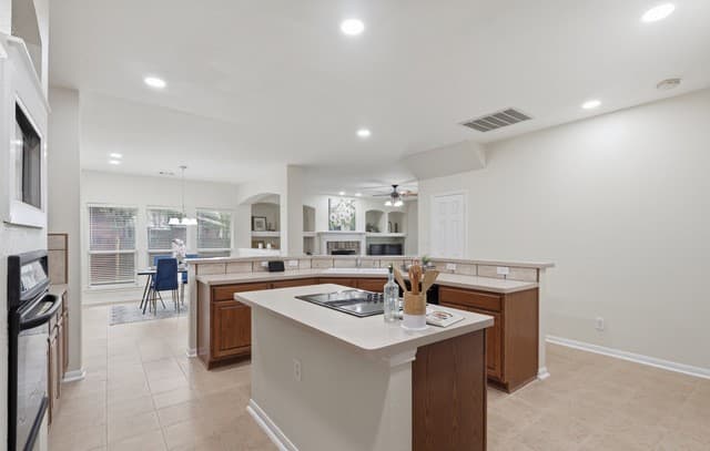 4-bedroom rental at 13515 Bluffton Park in San Antonio, TX — photo 5