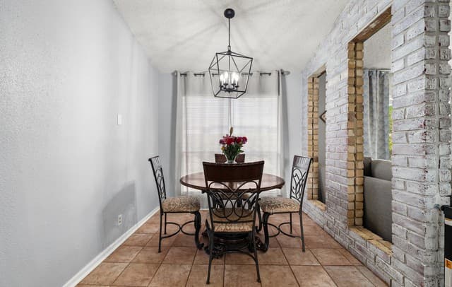 4-bedroom rental at 2835 Hiawatha in San Antonio, TX — photo 2