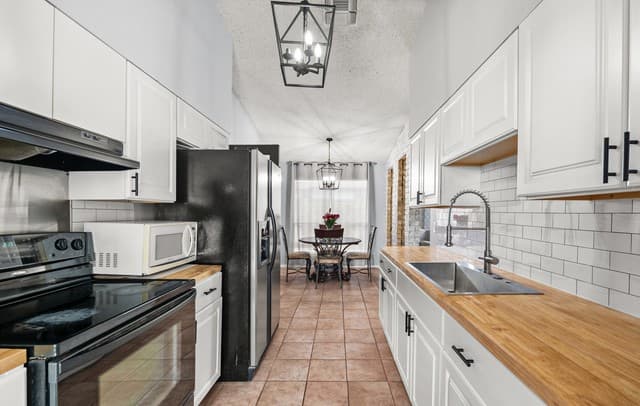 4-bedroom rental at 2835 Hiawatha in San Antonio, TX — photo 4