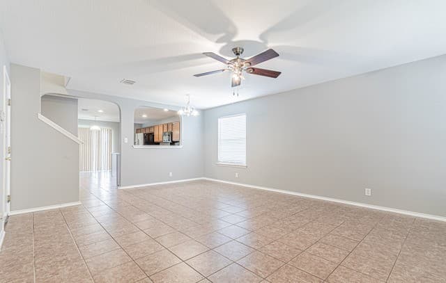 4-bedroom rental at 326 Diana Dr in Converse, TX — photo 3
