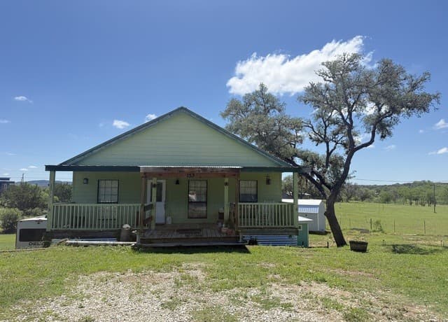 3-bedroom rental at 153 Park Dr in Bandera, TX — photo 1